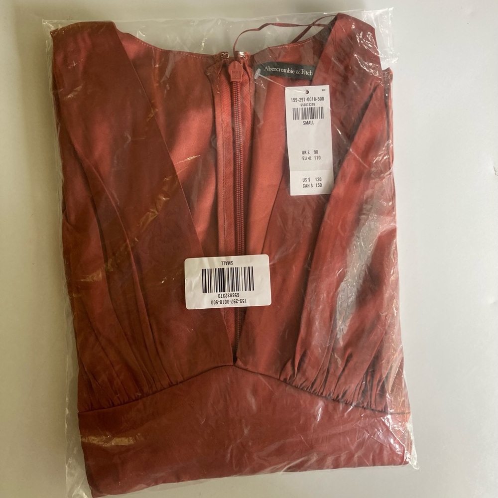 🍁Abercrombie & Fitch Angel Sleeve Satin
Jumpsuit NEW - Picture 4 of 7